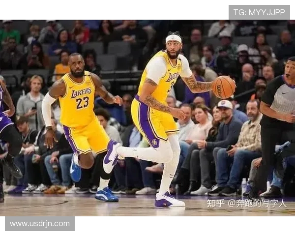 希罗在关键时刻展现绝佳表现湖人与热火的激烈对决引发热议 希罗在关键时刻展现绝佳表现湖人与热火的激烈对决引发热议