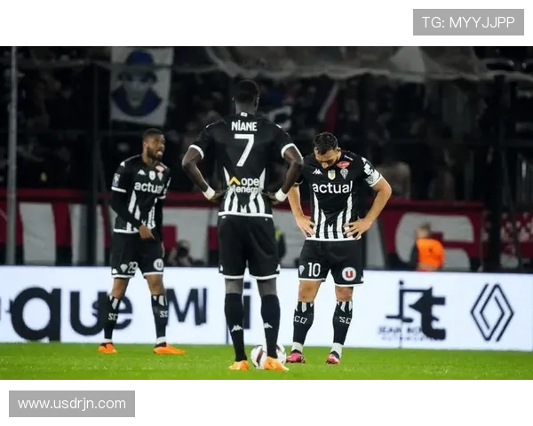 斯特拉斯与南特激战正酣谁能在法甲赛场上笑到最后