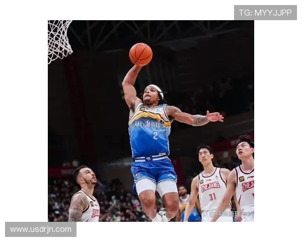 新疆广东男篮激战图标赛场精彩瞬间回顾与分析