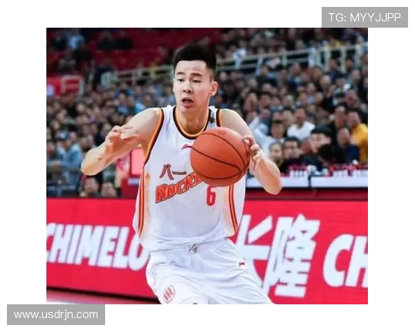 郭昊文的篮球梦想与成长之路：从少年到职业球员的奋斗历程