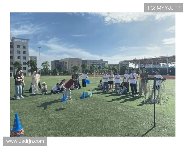 飞盘竞技的魅力：深入了解西安飞盘队员的个人技能与团队协作