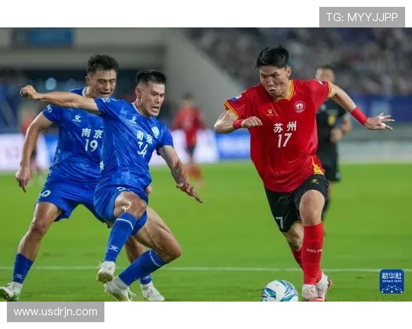 南京足球队总决赛精彩表现分析团队协作的力量与战术执行